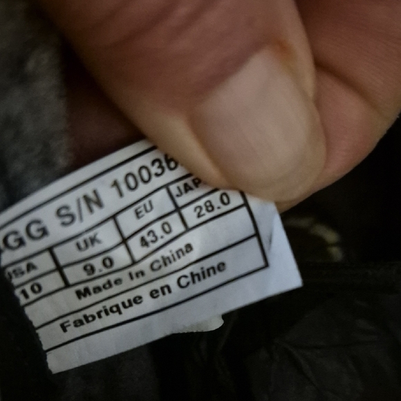 UGG Black Men's Boots with Gray Lining - Picture 6 of 7